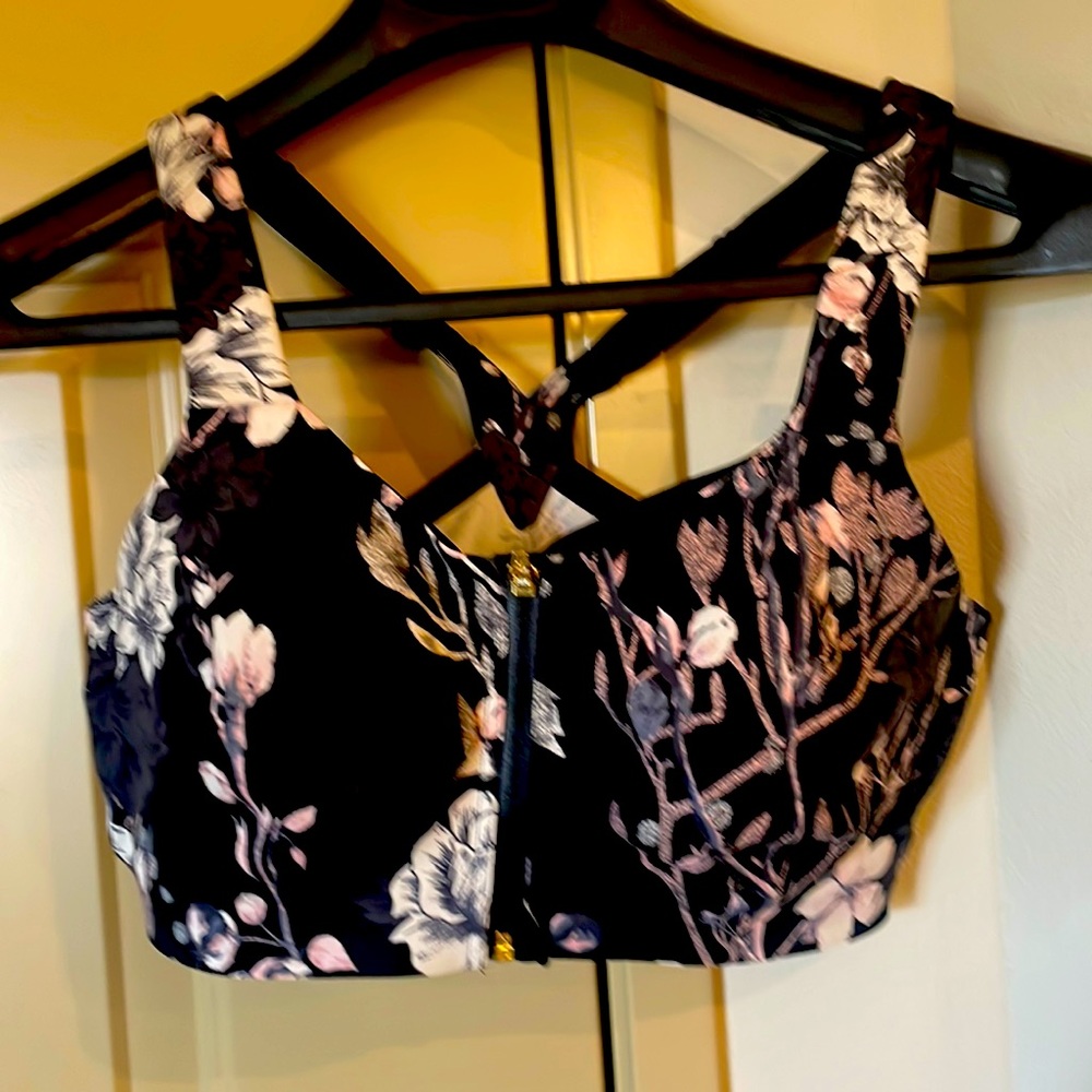 New Victoria Secret Sports Bra/ new